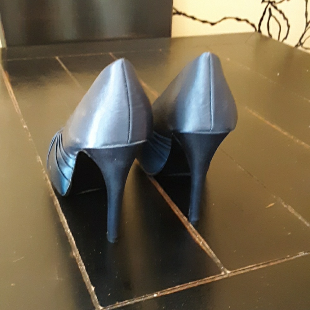 Heels - Picture 3 of 4